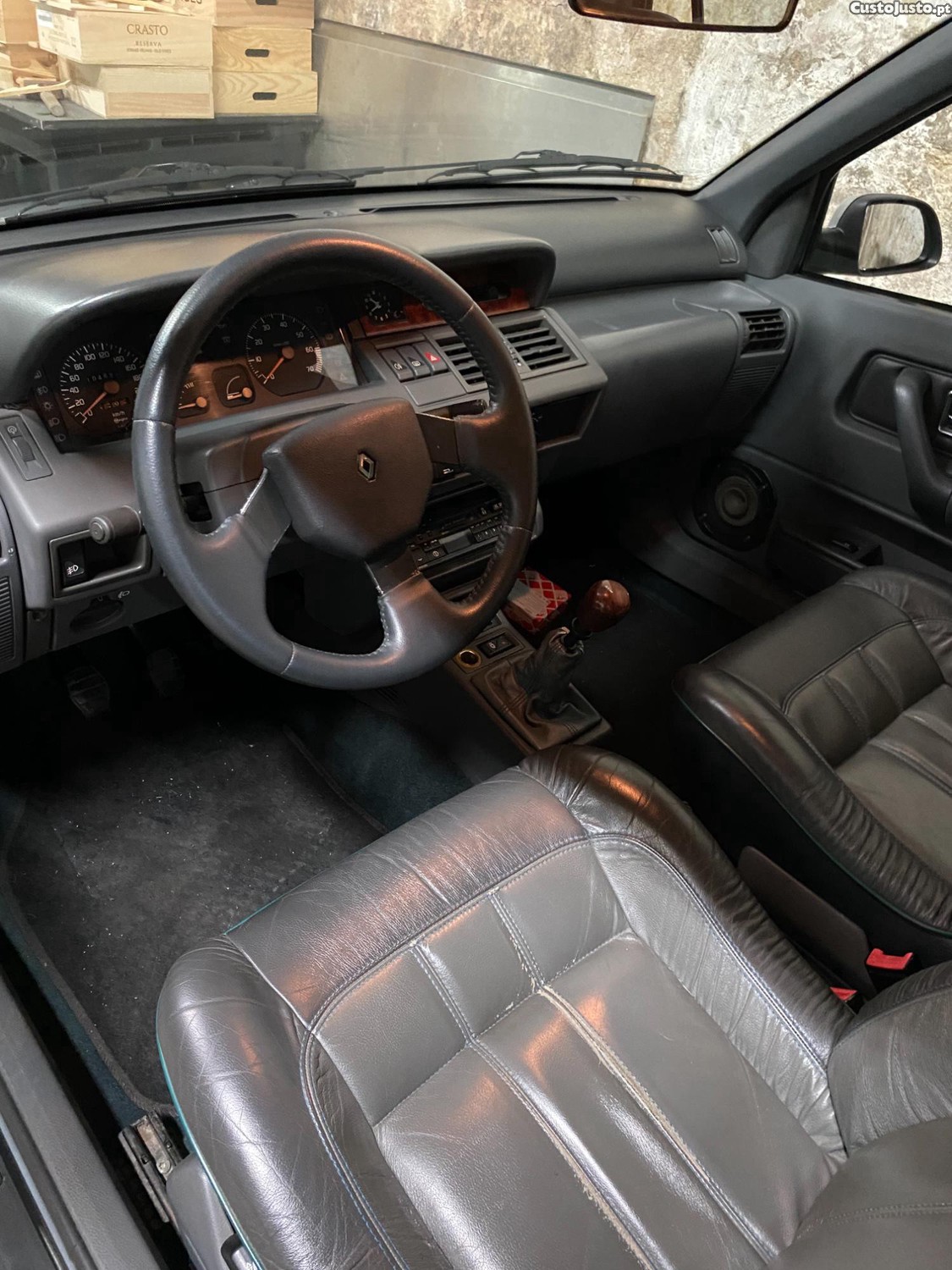 Renault Clio baccara 1.4 — fotografia 5