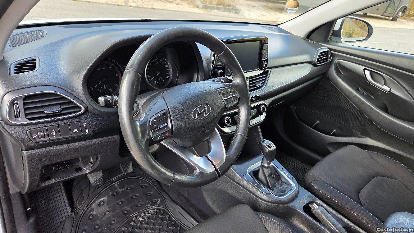 Hyundai i30 1.6 CRDI SW Style — fotografia 3