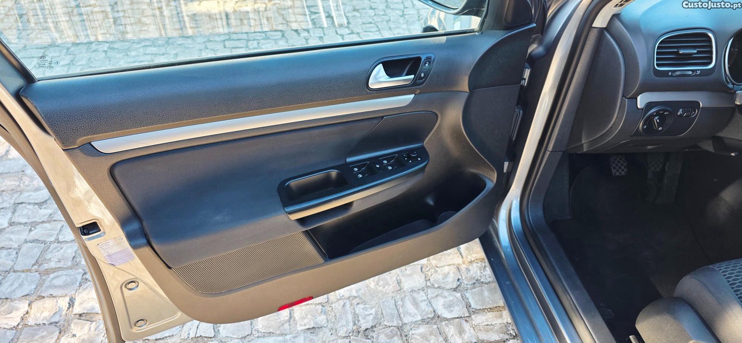 Volkswagen Golf 1.6 TDI BlueMotion Nacional — fotografia 3