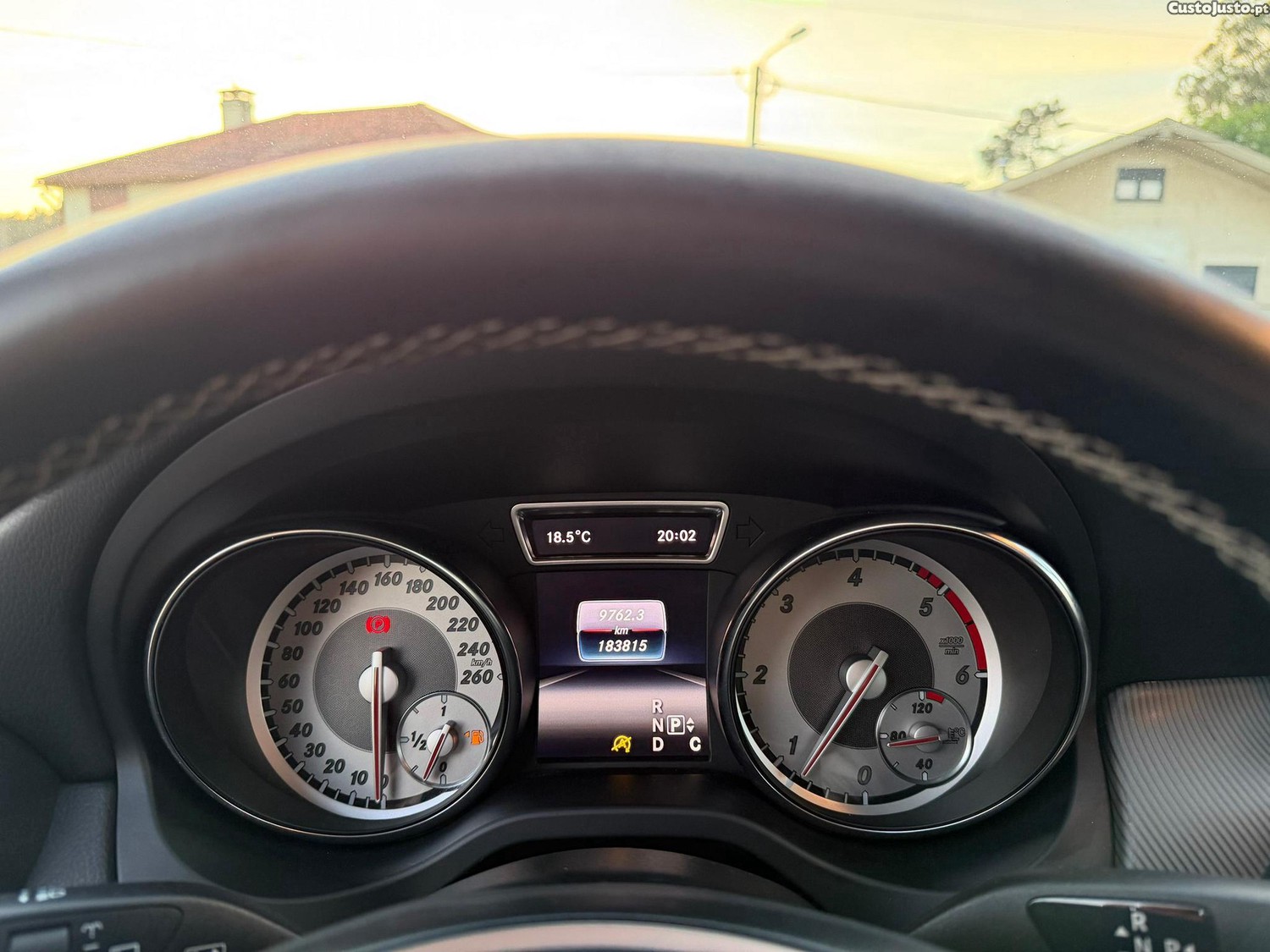 Mercedes-Benz CLA 200 d Aut. — fotografia 14