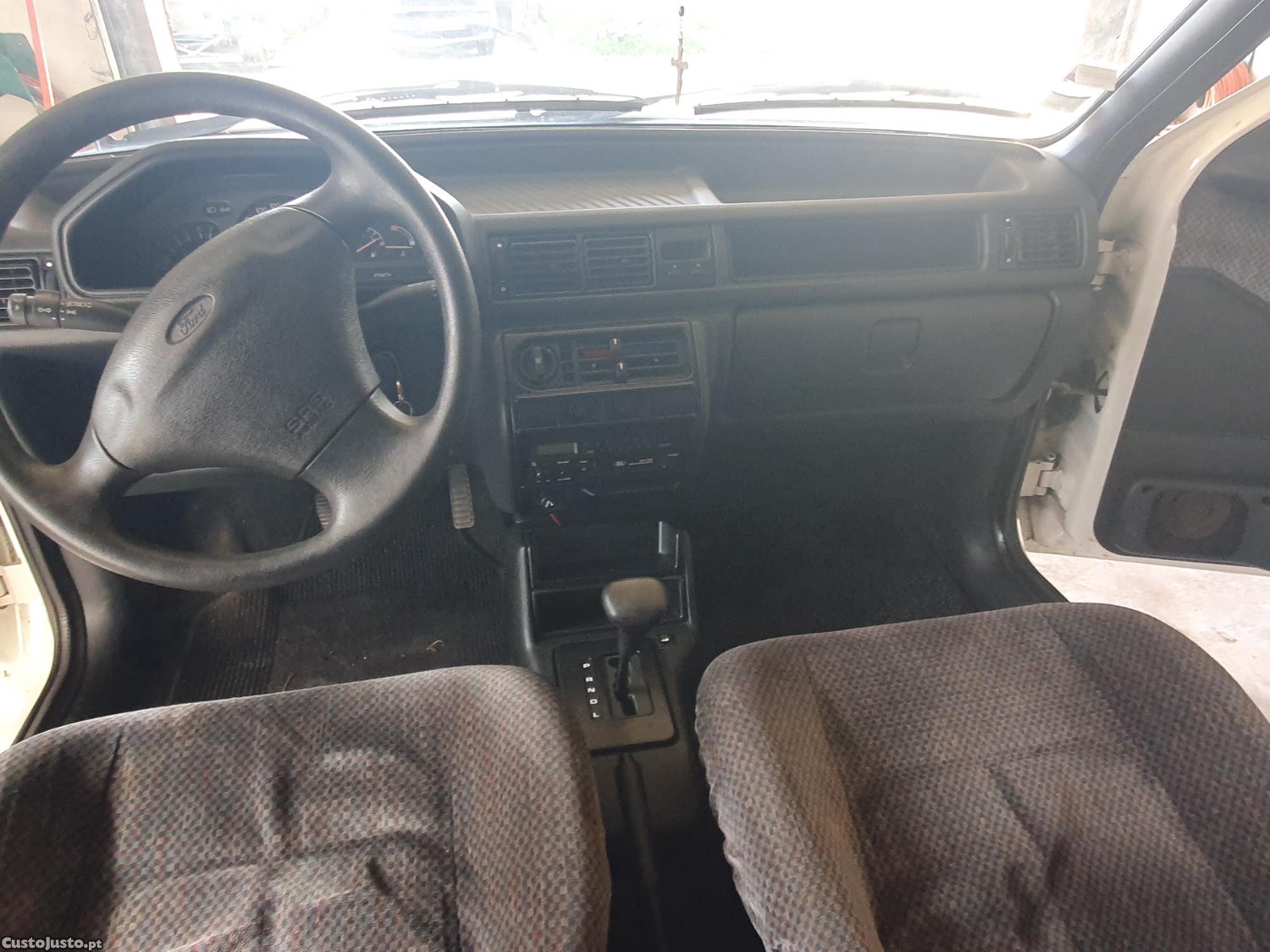 Ford Fiesta 1200 automatico — fotografia 11