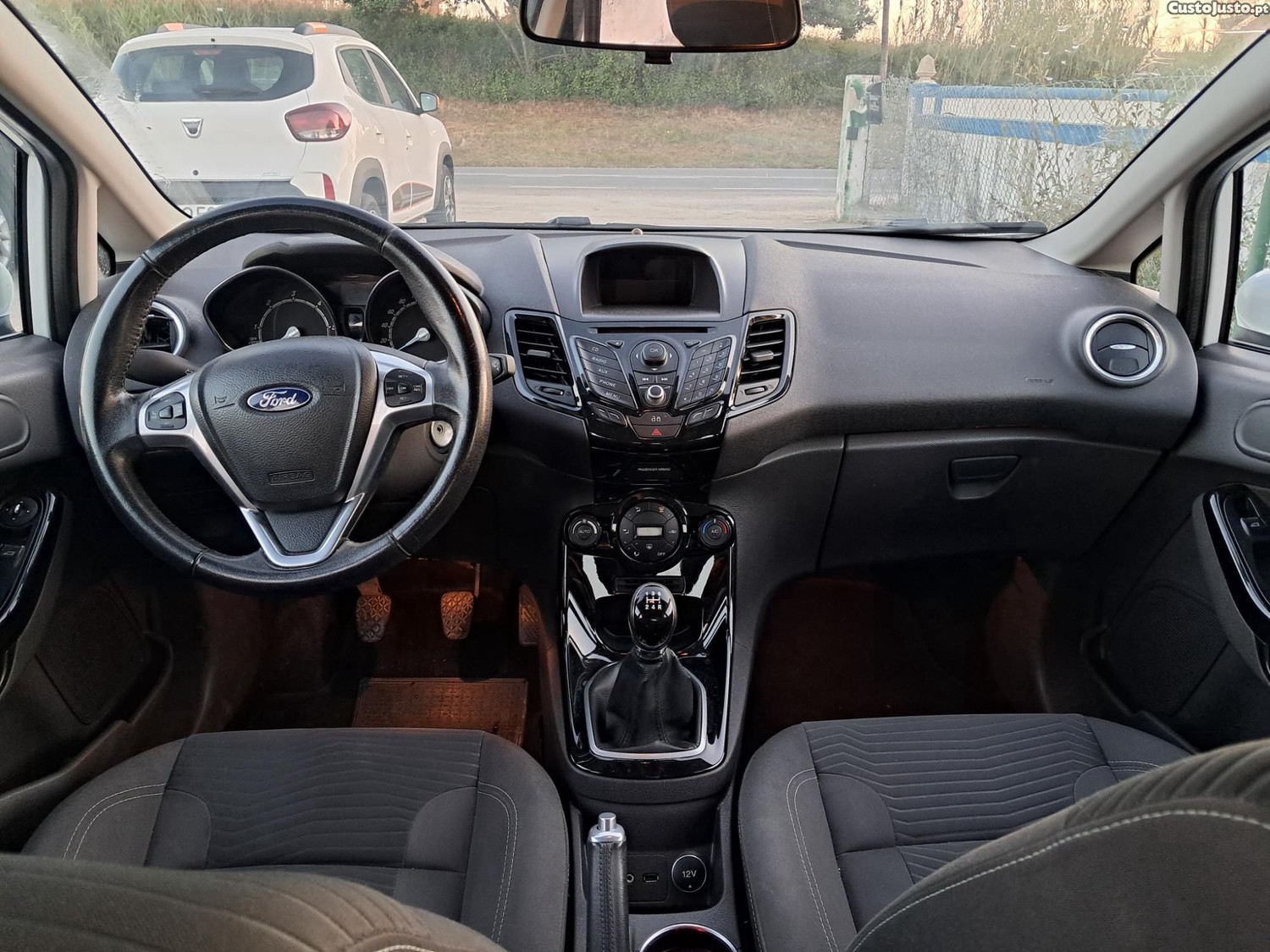 Ford Fiesta Titanium — fotografia 5