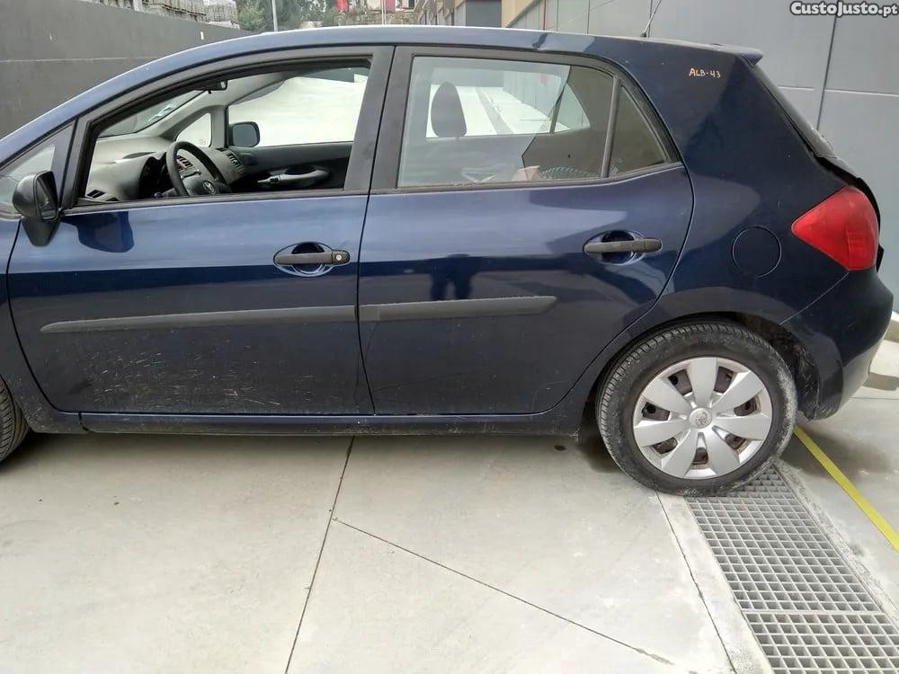 Toyota Auris 1.4 (ZZE150_, ZZE150R) (71 kW / 97 cv) [03.2007 - 09.2012] - 08 foto 3