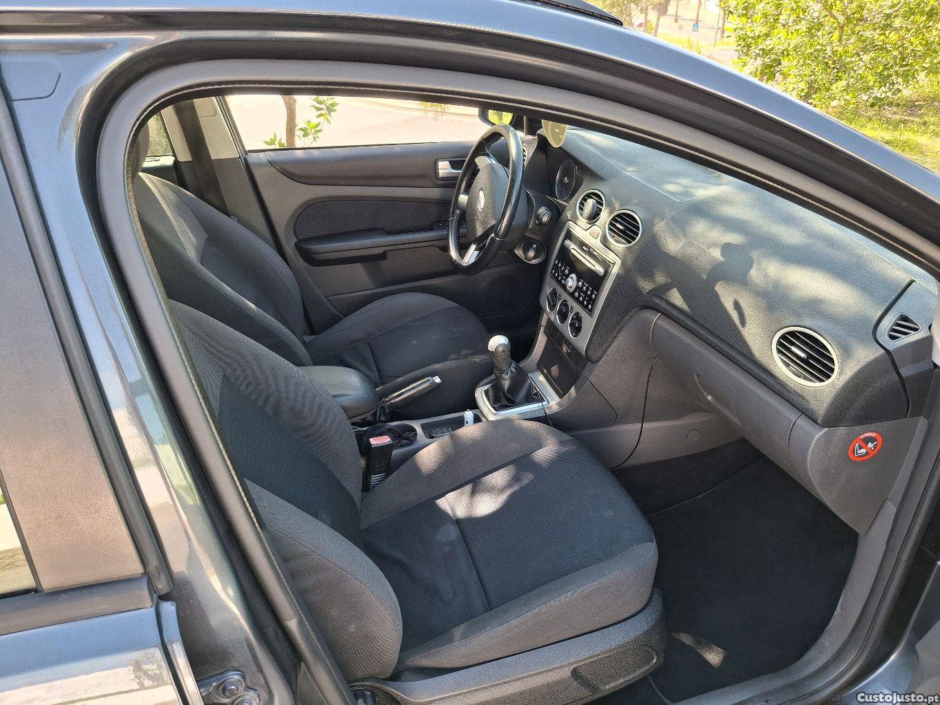 Ford Focus 1.6 TDCI Titanium — fotografia 6