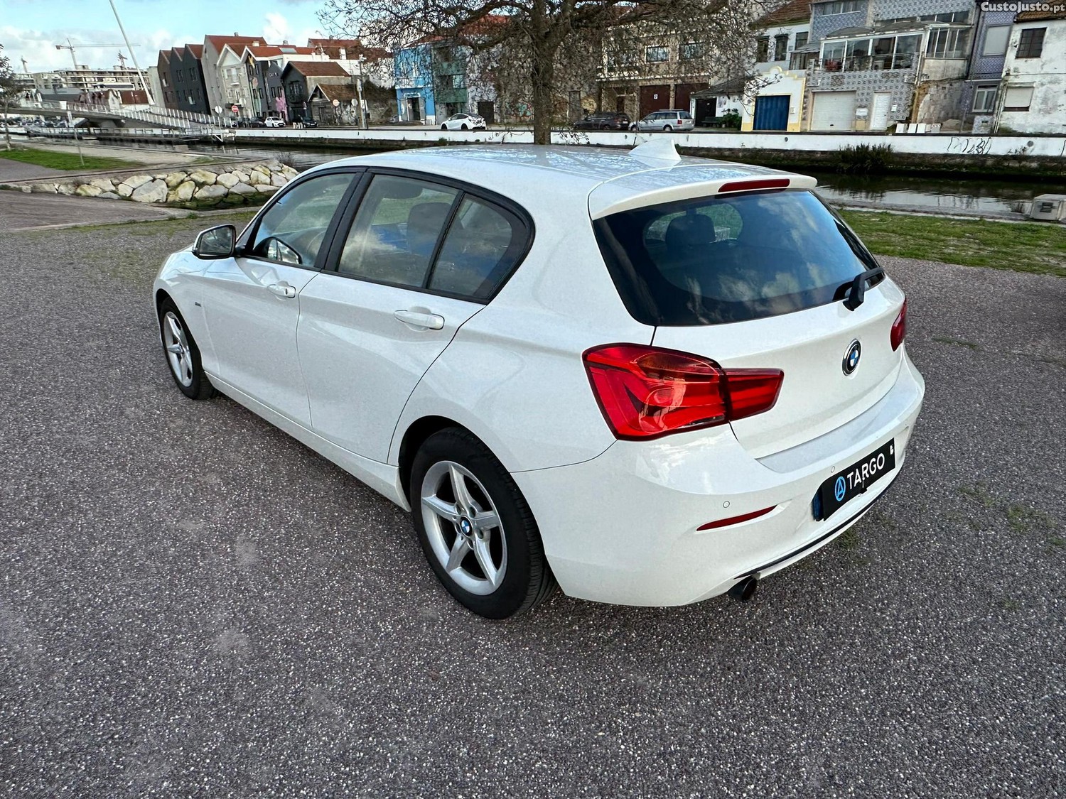BMW 116 d EfficientDynamics Line Sport — fotografia 12