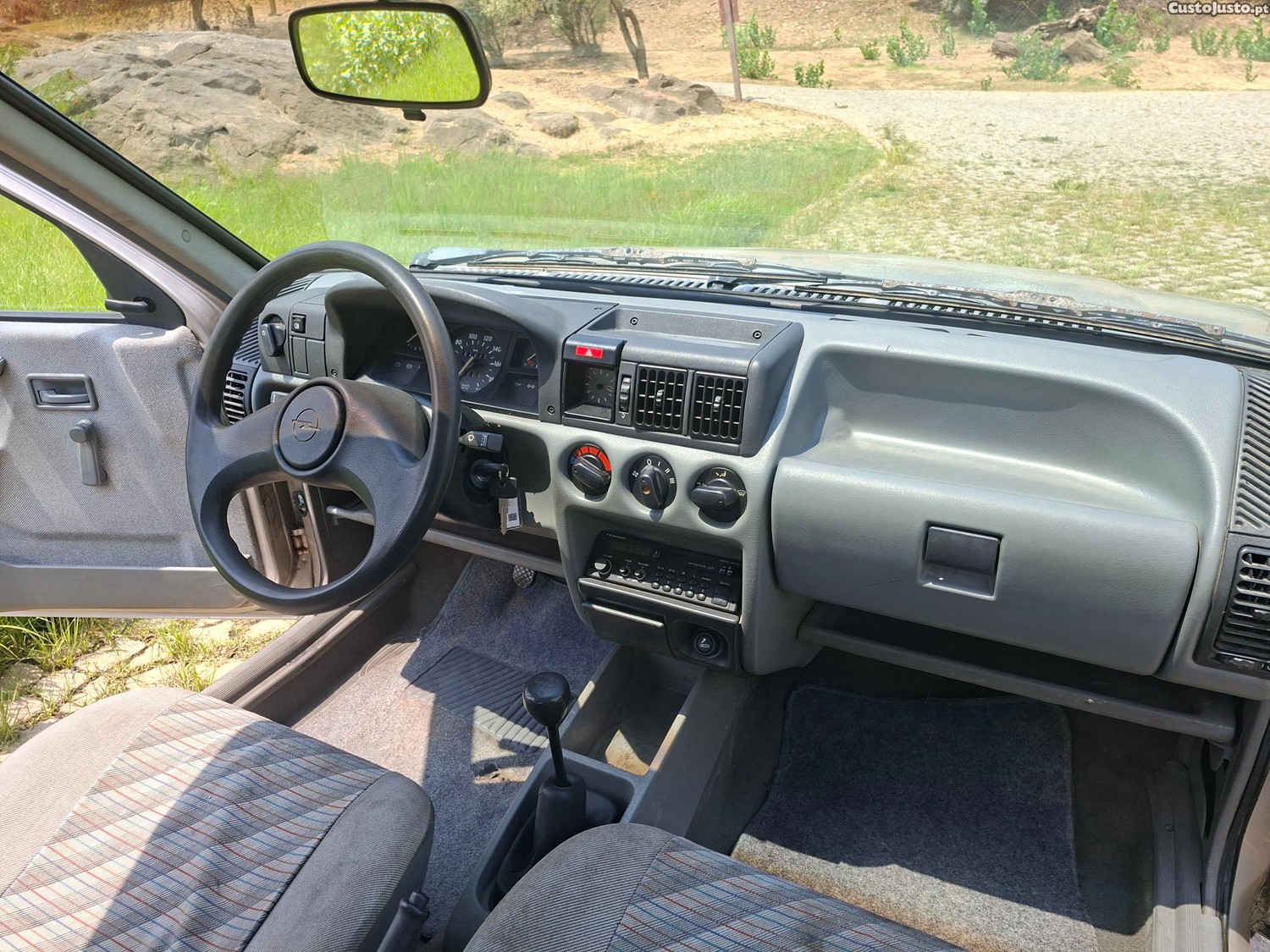 Opel Corsa A 1.2S — fotografia 3