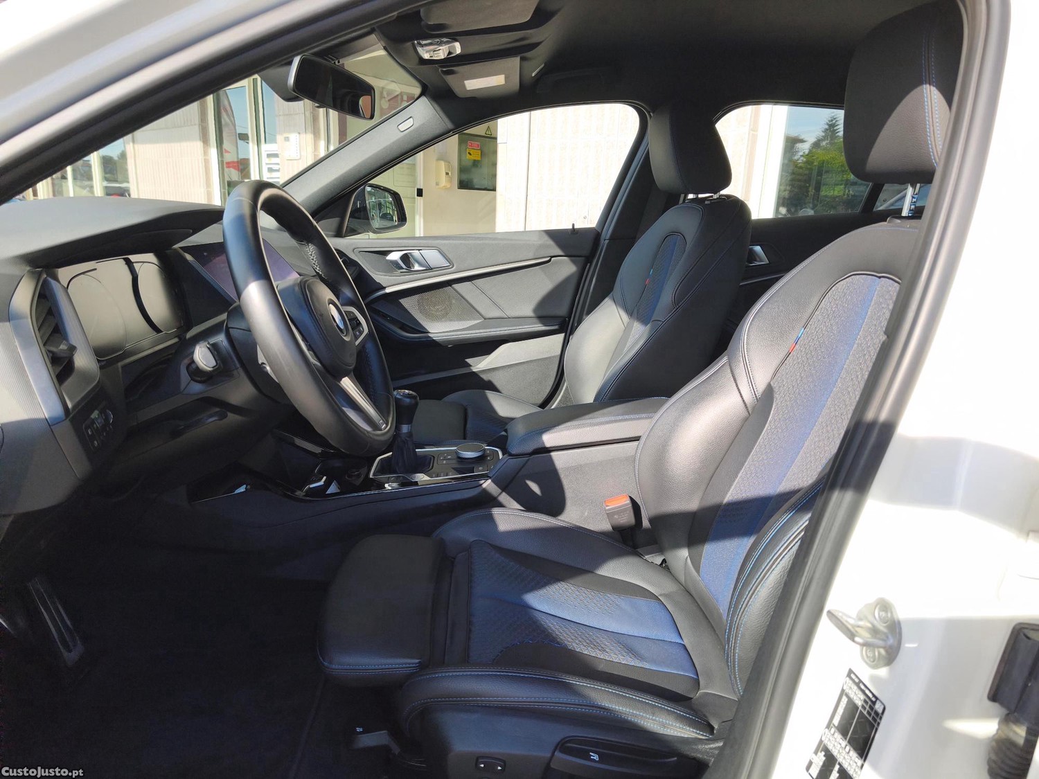 BMW 116 d Pack M 32 mil kms — fotografia 16
