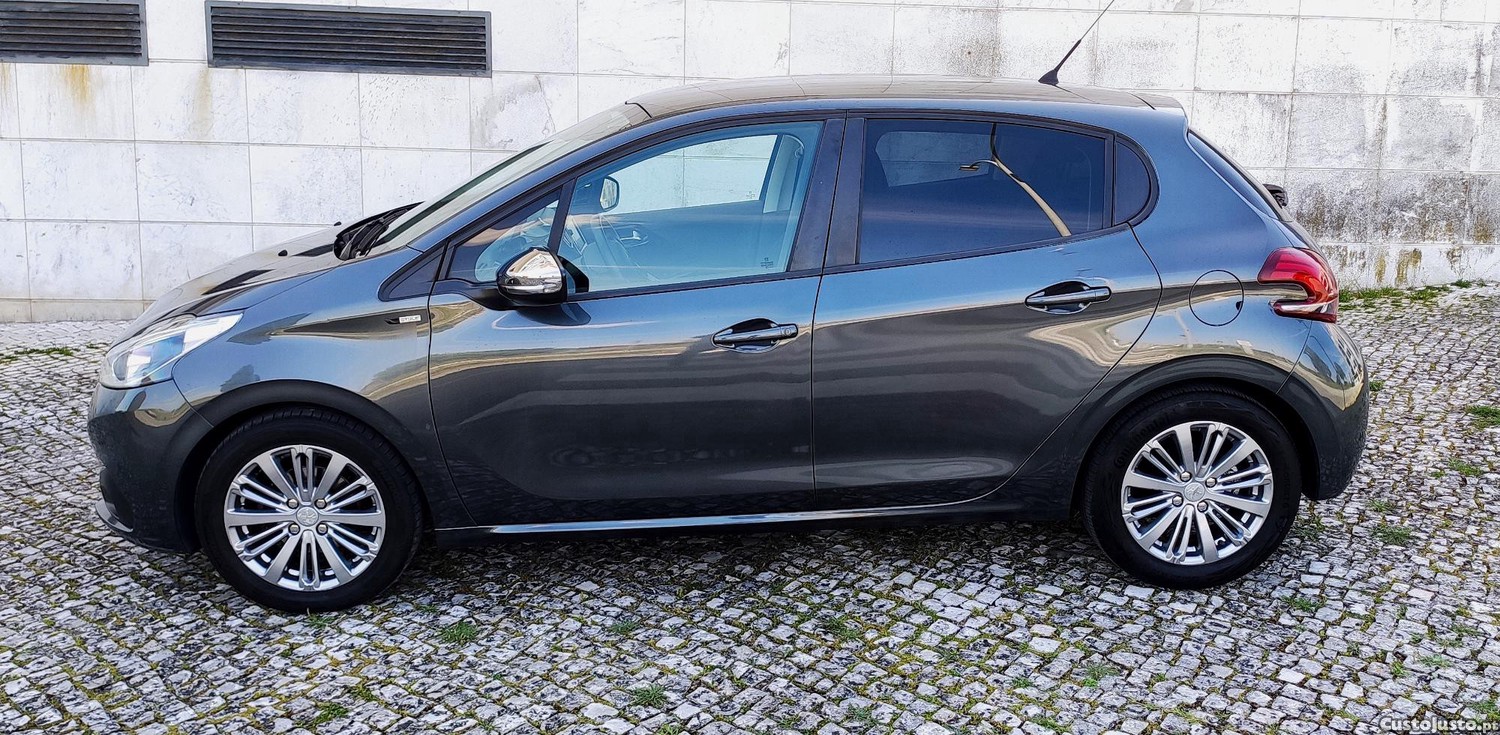 Peugeot 208 1.6 BlueHDi Style Nacional — fotografia 5