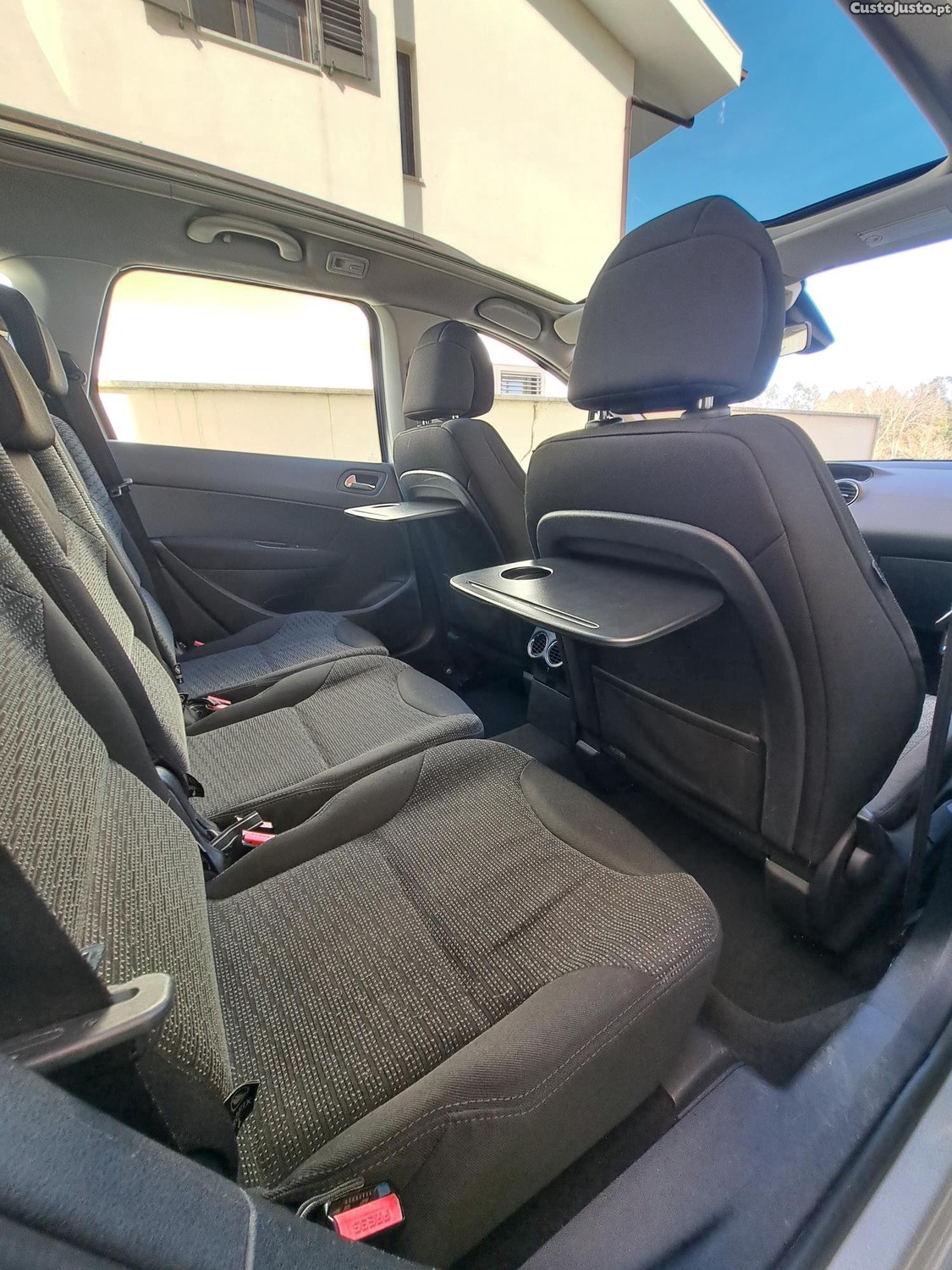 Peugeot 308 SW 7 Lugares — photo 4