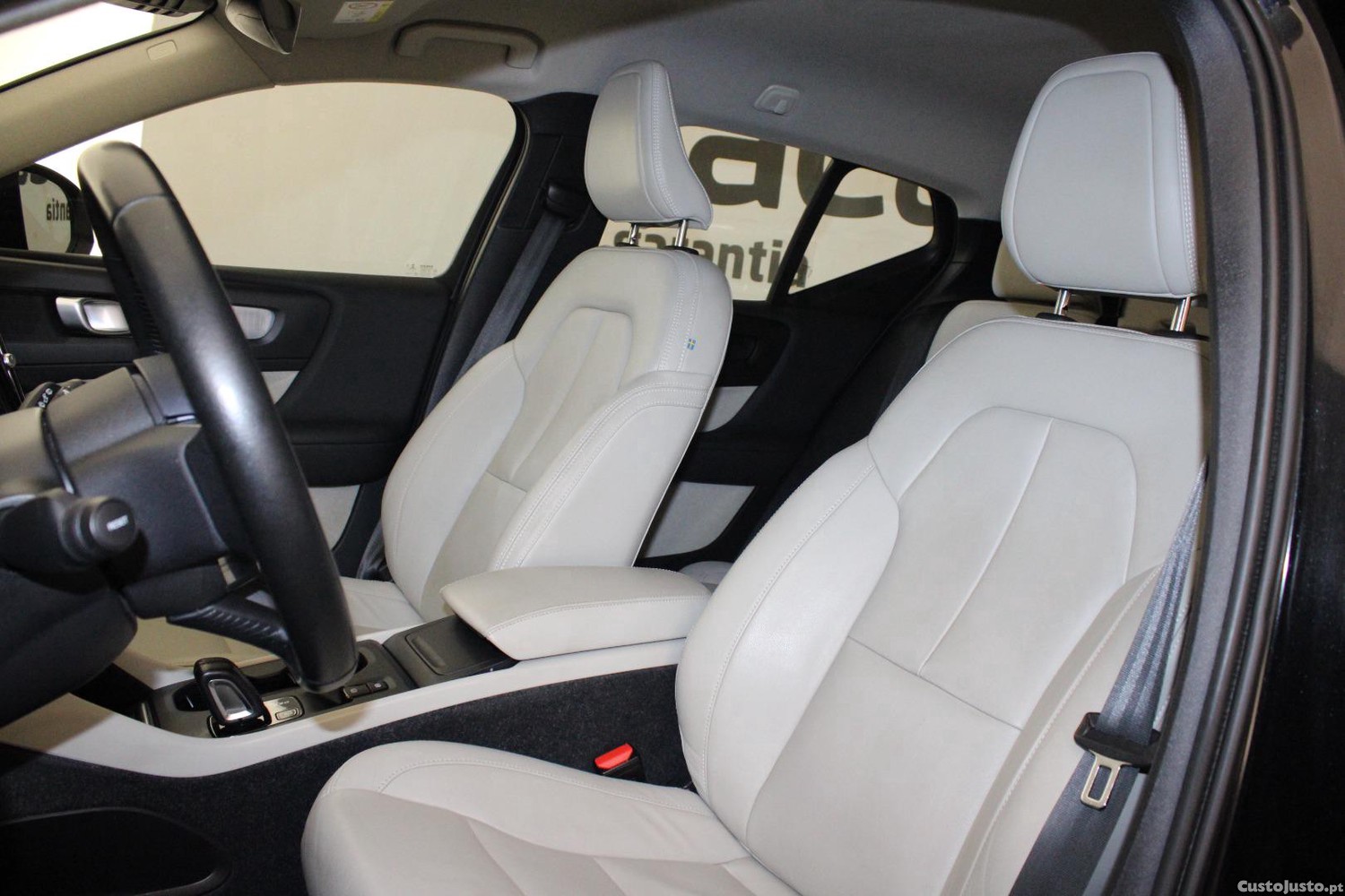Volvo XC 40 2.0 D3 MOMENTUM PLUS GEARTRONIC (AUTO) — fotografia 14