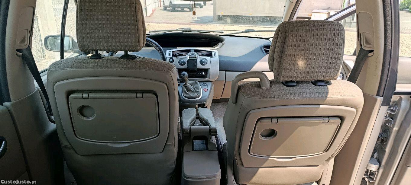Renault Grand Scénic 1.5dci — fotografia 5