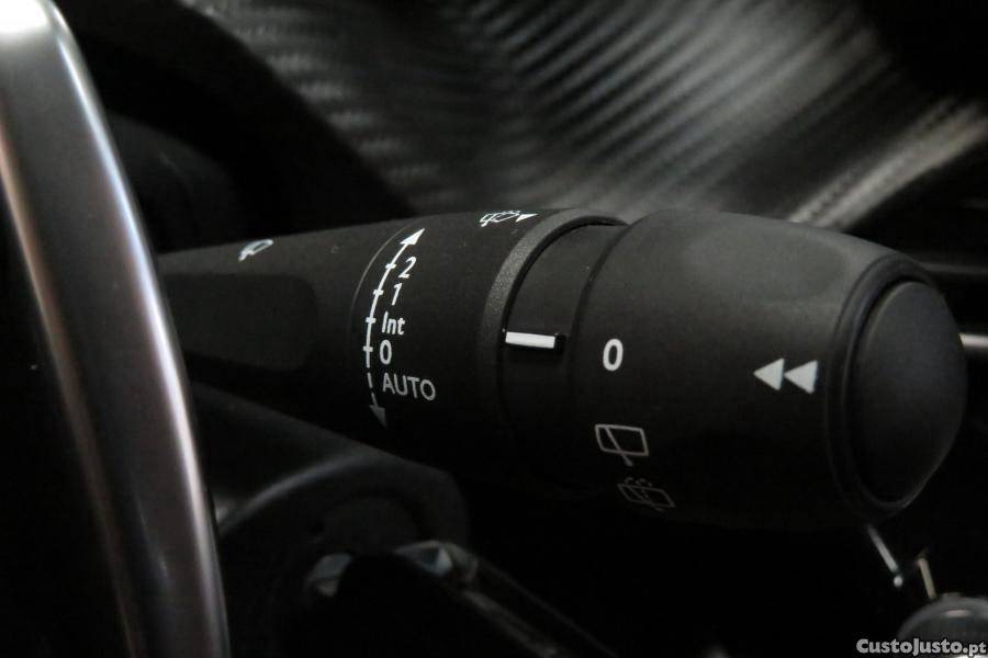 Peugeot 2008 1.2 PureTech Allure — fotografia 3