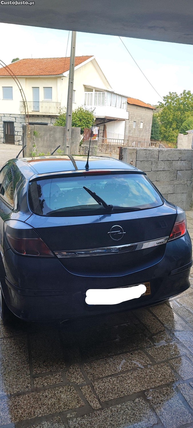 Opel Astra GTC — fotografia 11