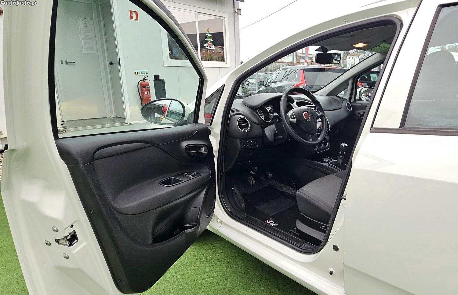 Fiat Punto 1.2 Lounge S&S Nacional — fotografia 13