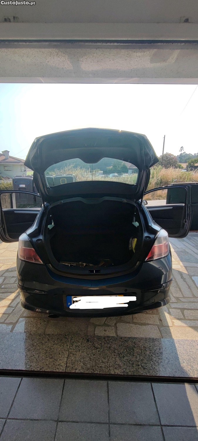 Opel Astra GTC — fotografia 8