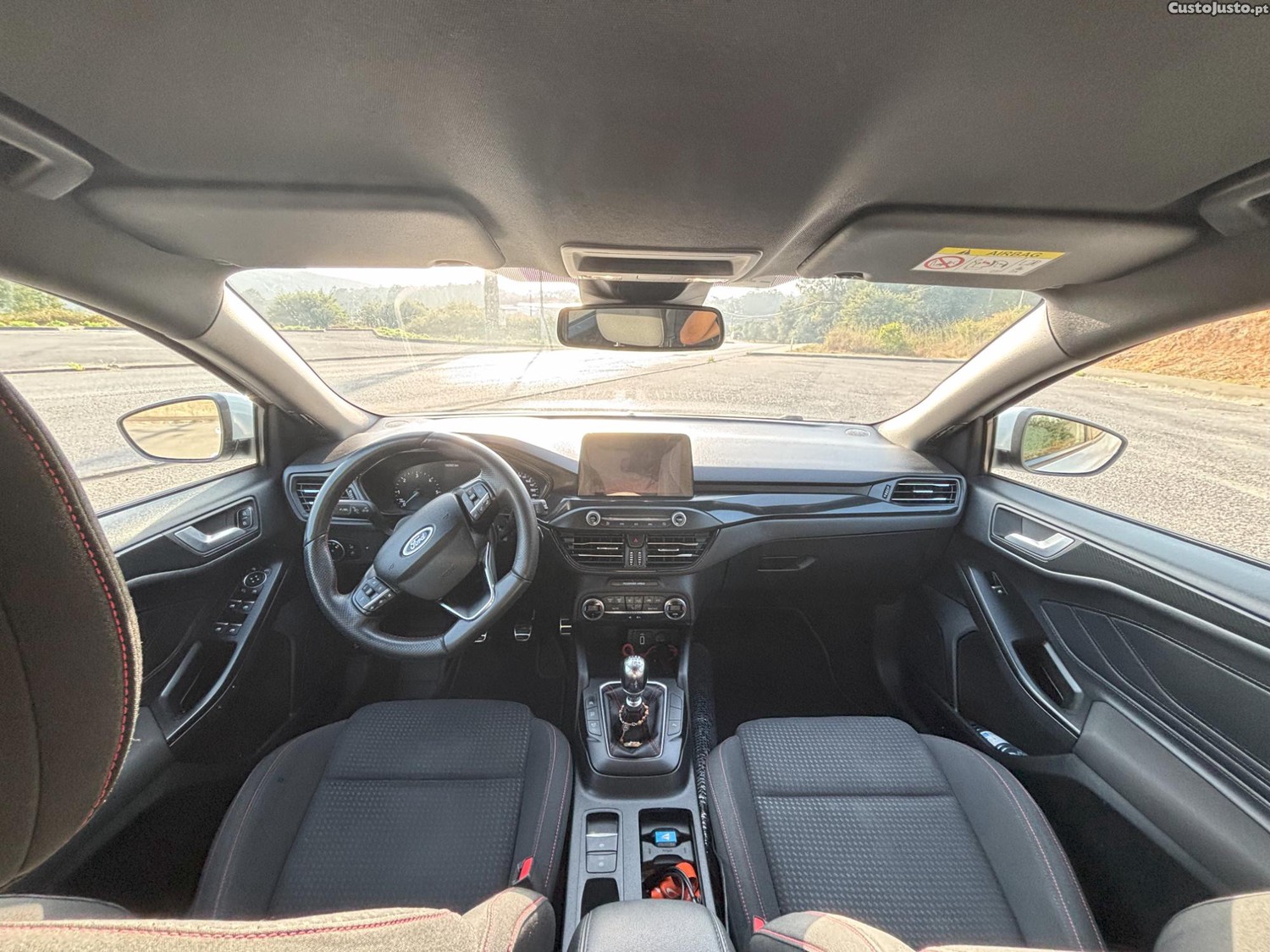 Ford Focus ST-Line 1.5 TDCi — fotografia 2