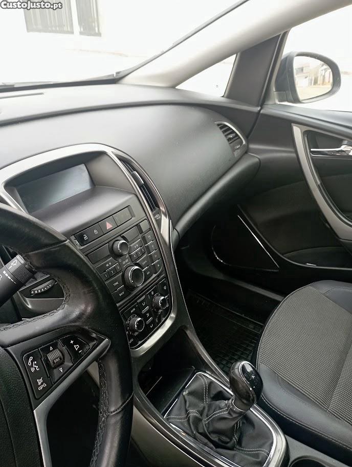 Opel Astra Sports Tourer — fotografia 2
