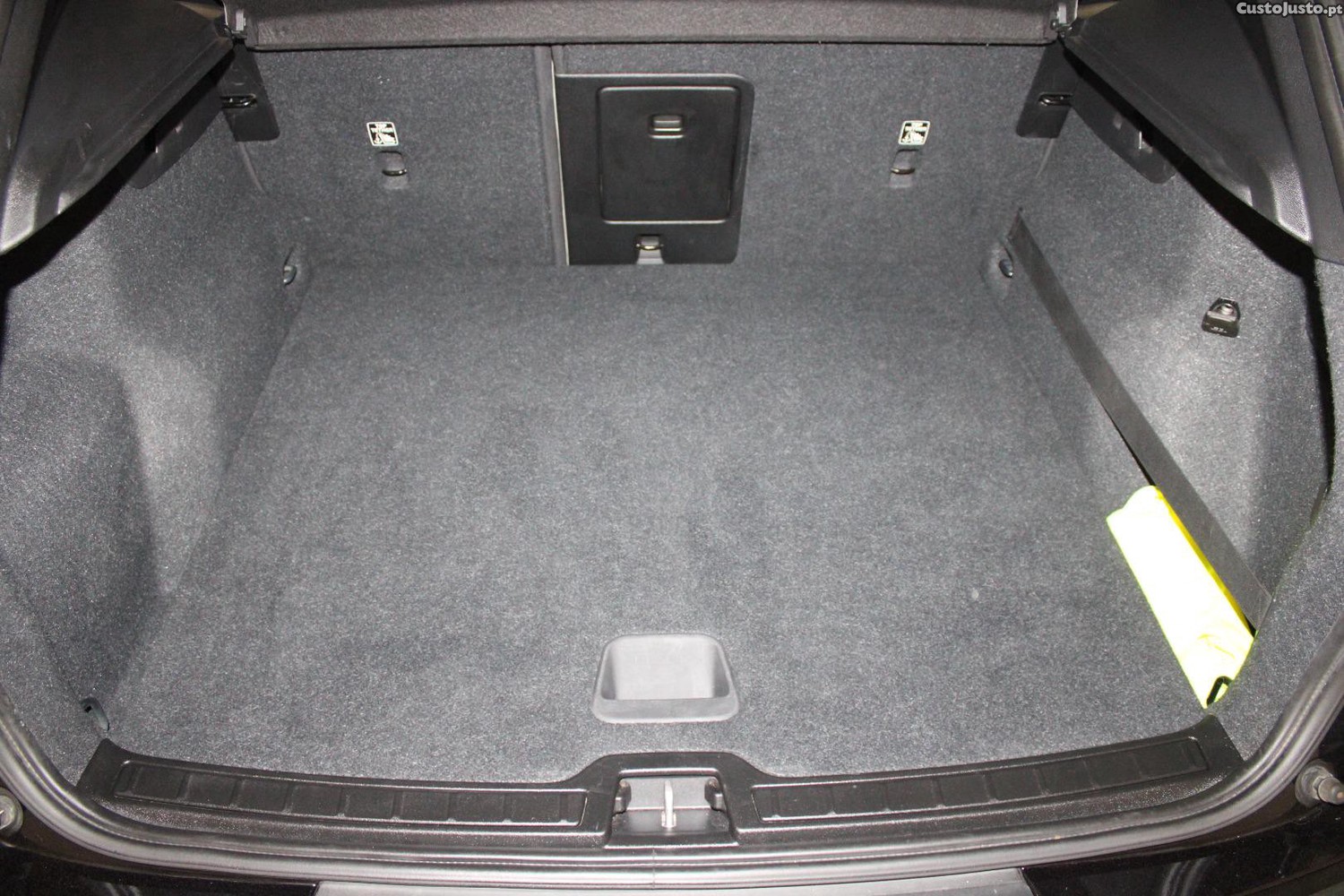 Volvo XC 40 2.0 D3 MOMENTUM PLUS GEARTRONIC (AUTO) — fotografia 9