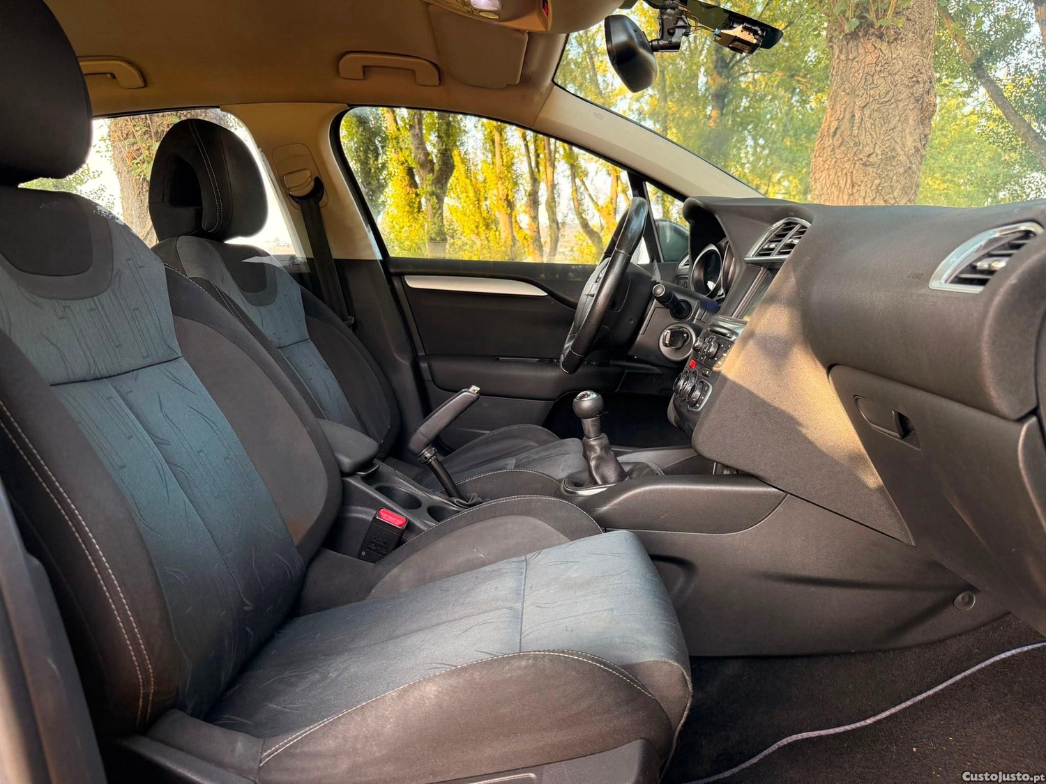 Citroën C4 1.6 HDi Attraction — fotografia 6