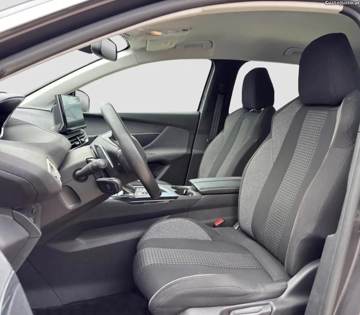 Peugeot 3008 PureTech 130 Stop & Start GPF EAT8 Active Pack — fotografia 2