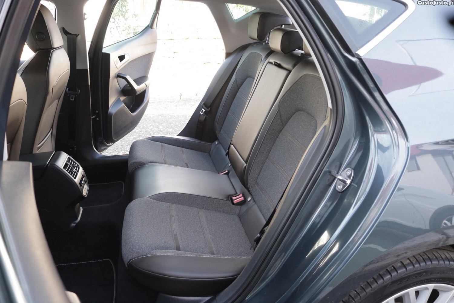 SEAT Leon 1.4 e-Hybrid Xcellence DSG 204cv — fotografia 31