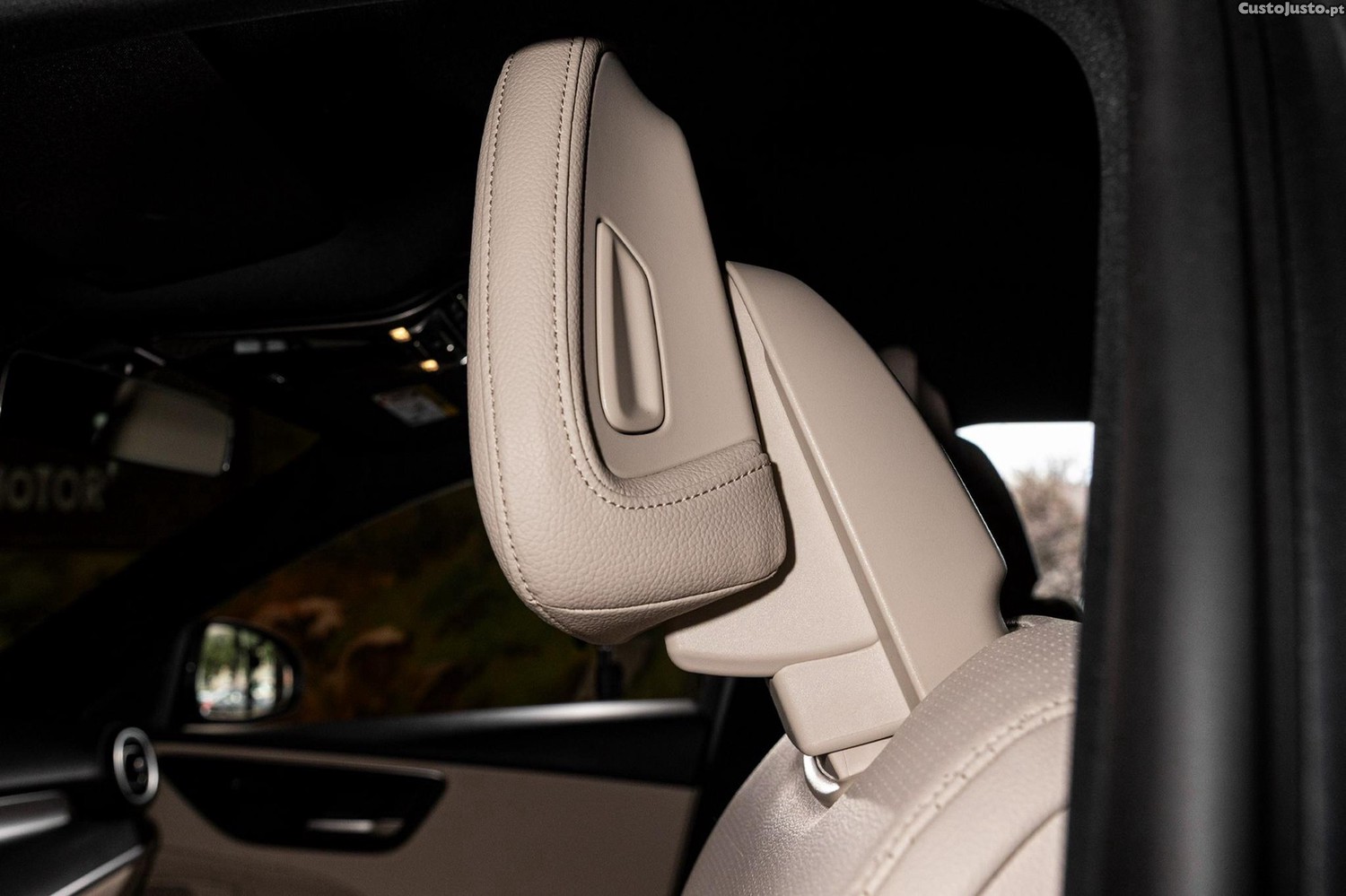 Mercedes-Benz C 300 e Avantgarde — fotografia 6