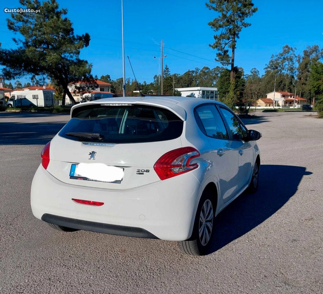 Peugeot 208 1.6 HDI — fotografia 4