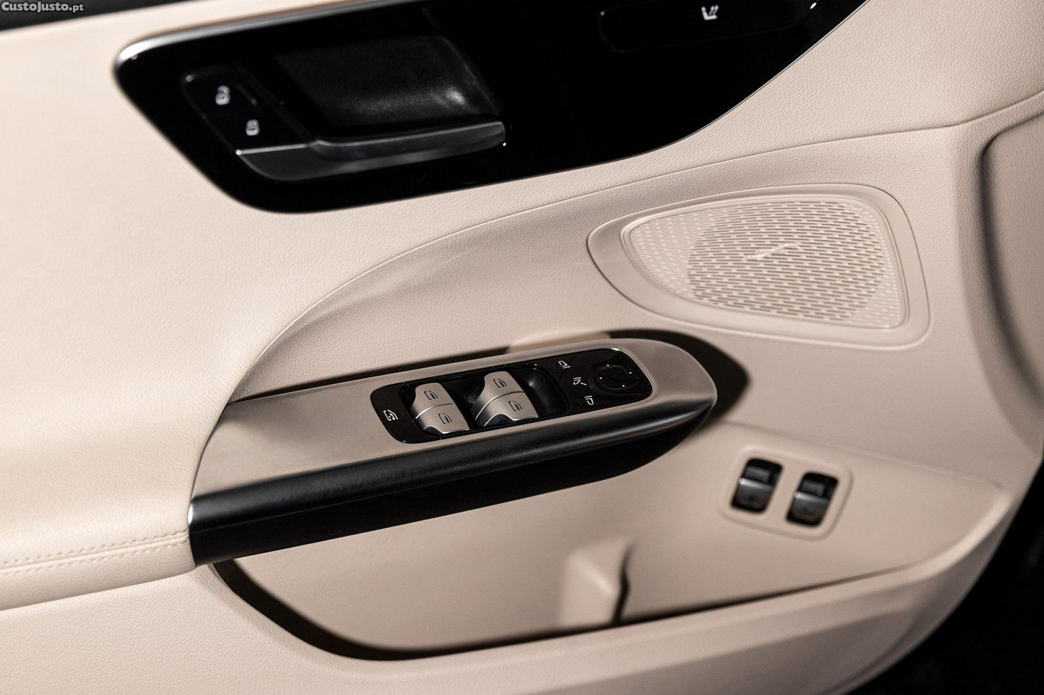 Mercedes-Benz C 300 e Avantgarde — fotografia 10