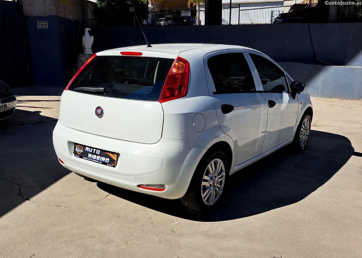 Fiat Punto 1.3 M-Jet Easy S&S — fotografia 9
