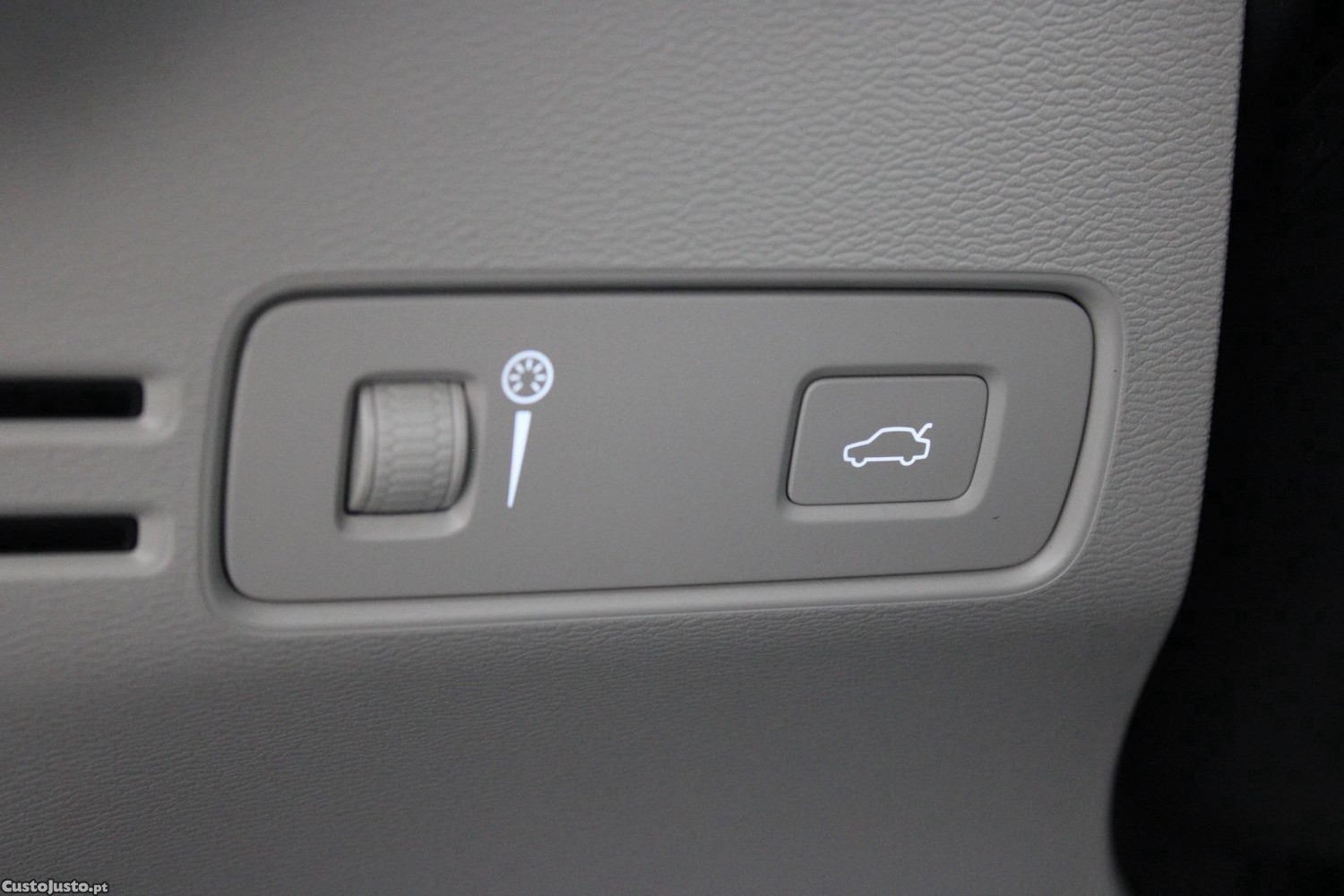 Volvo XC 40 2.0 D3 MOMENTUM PLUS GEARTRONIC (AUTO) — fotografia 28