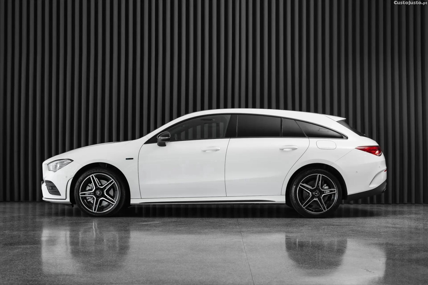 Mercedes-Benz CLA 250 e Shooting Brake AMG Line — fotografia 24