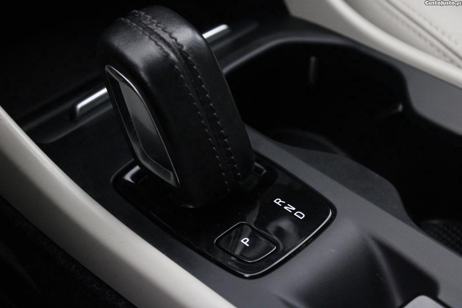 Volvo XC 40 2.0 D3 MOMENTUM PLUS GEARTRONIC (AUTO) — fotografia 18