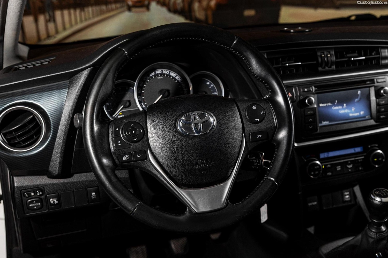 Toyota Auris 1.4 D-4D Comfort+Pack Sport — fotografia 12