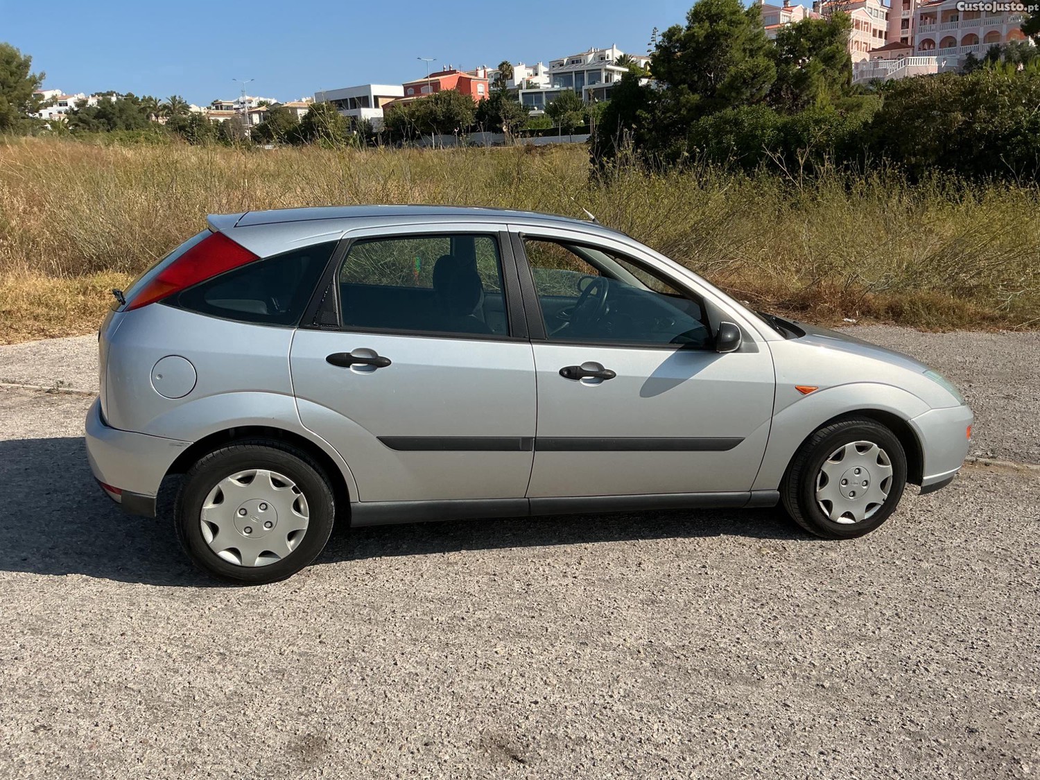 Ford Focus 1.4 Trend — fotografia 2