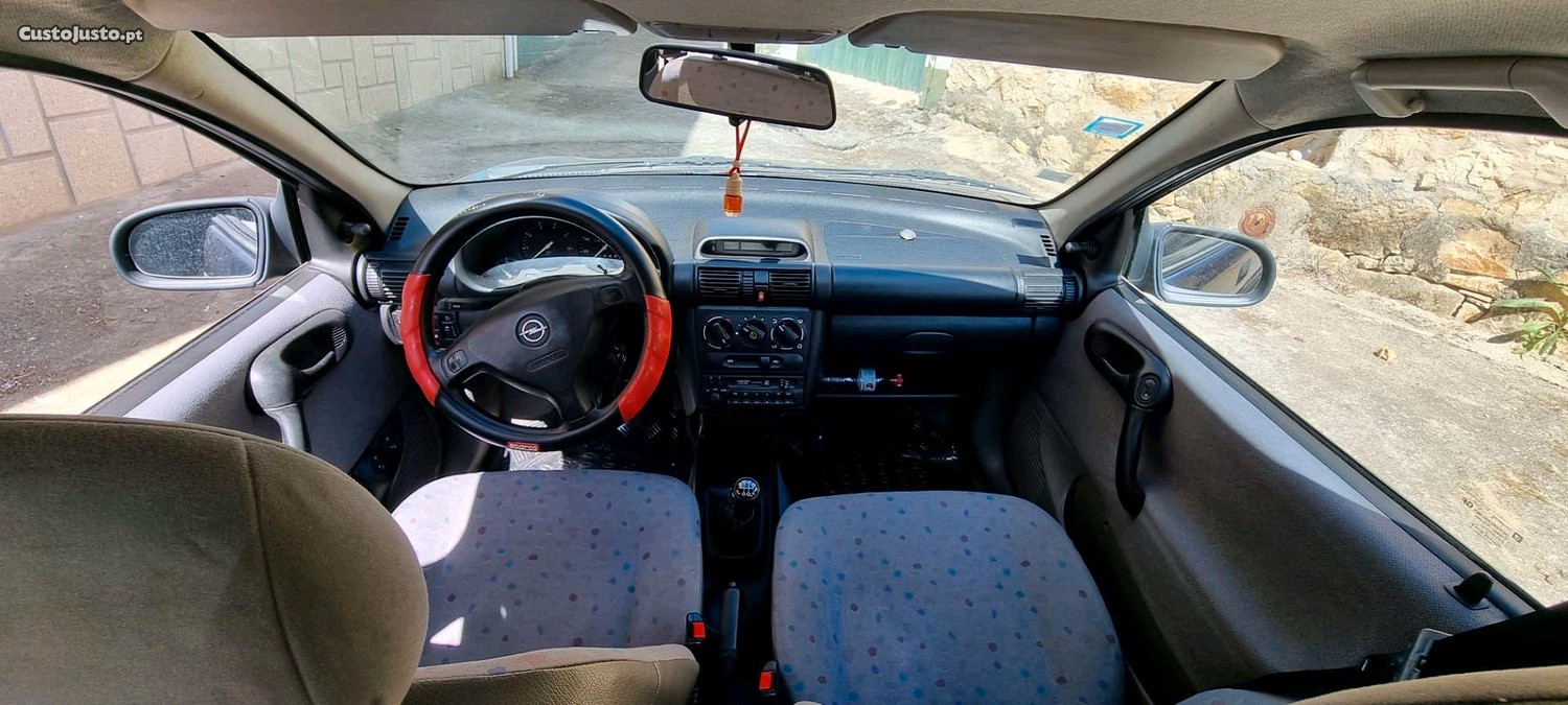 Opel Corsa B 1.2 16v — fotografia 3