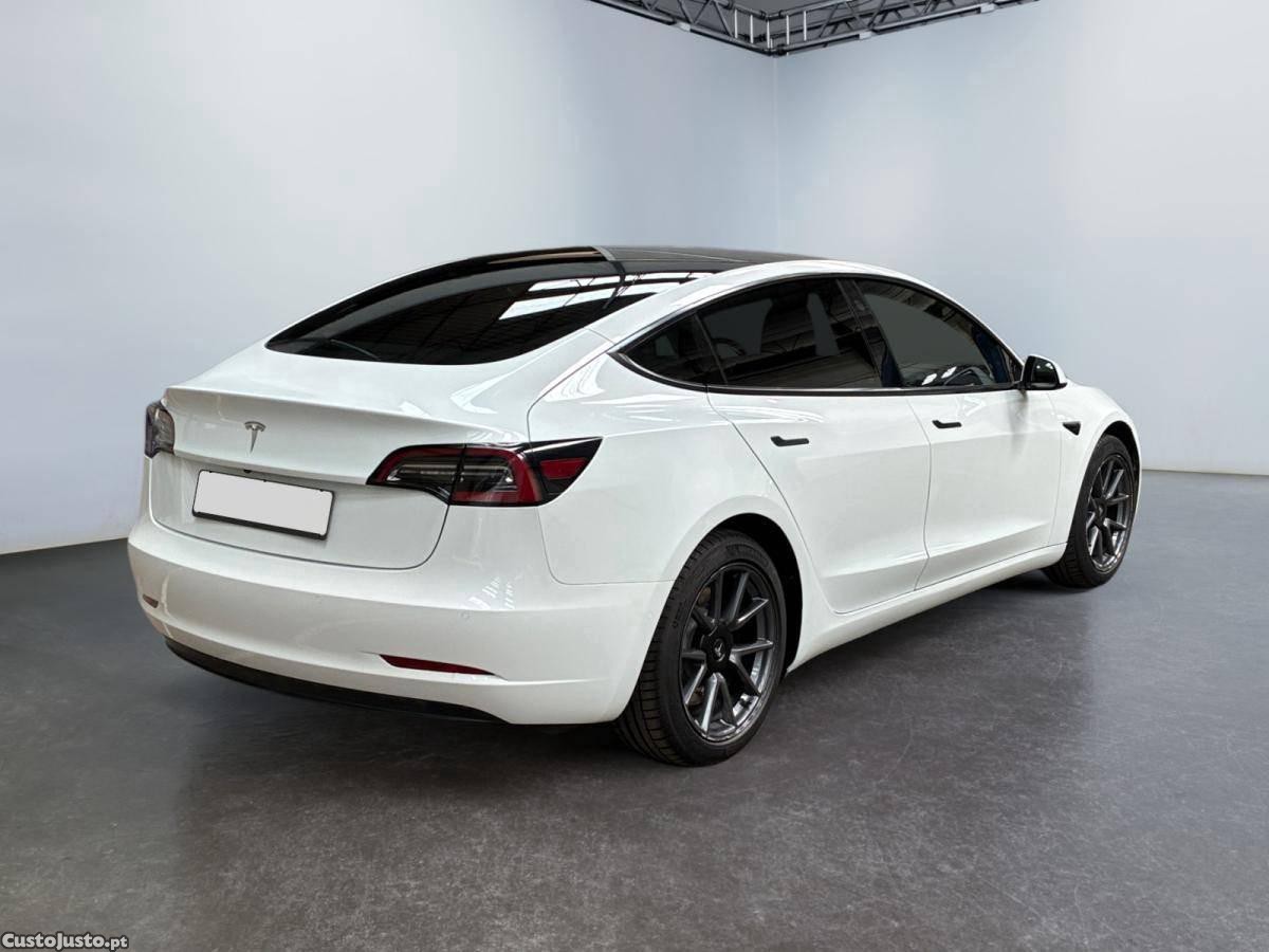 Tesla Model 3 Standard Range Plus RWD — fotografia 11
