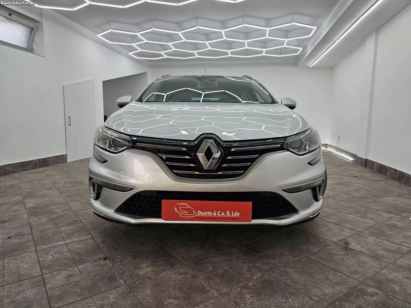 Renault Mégane 1.5 blue dci gt line edc — fotografia 20