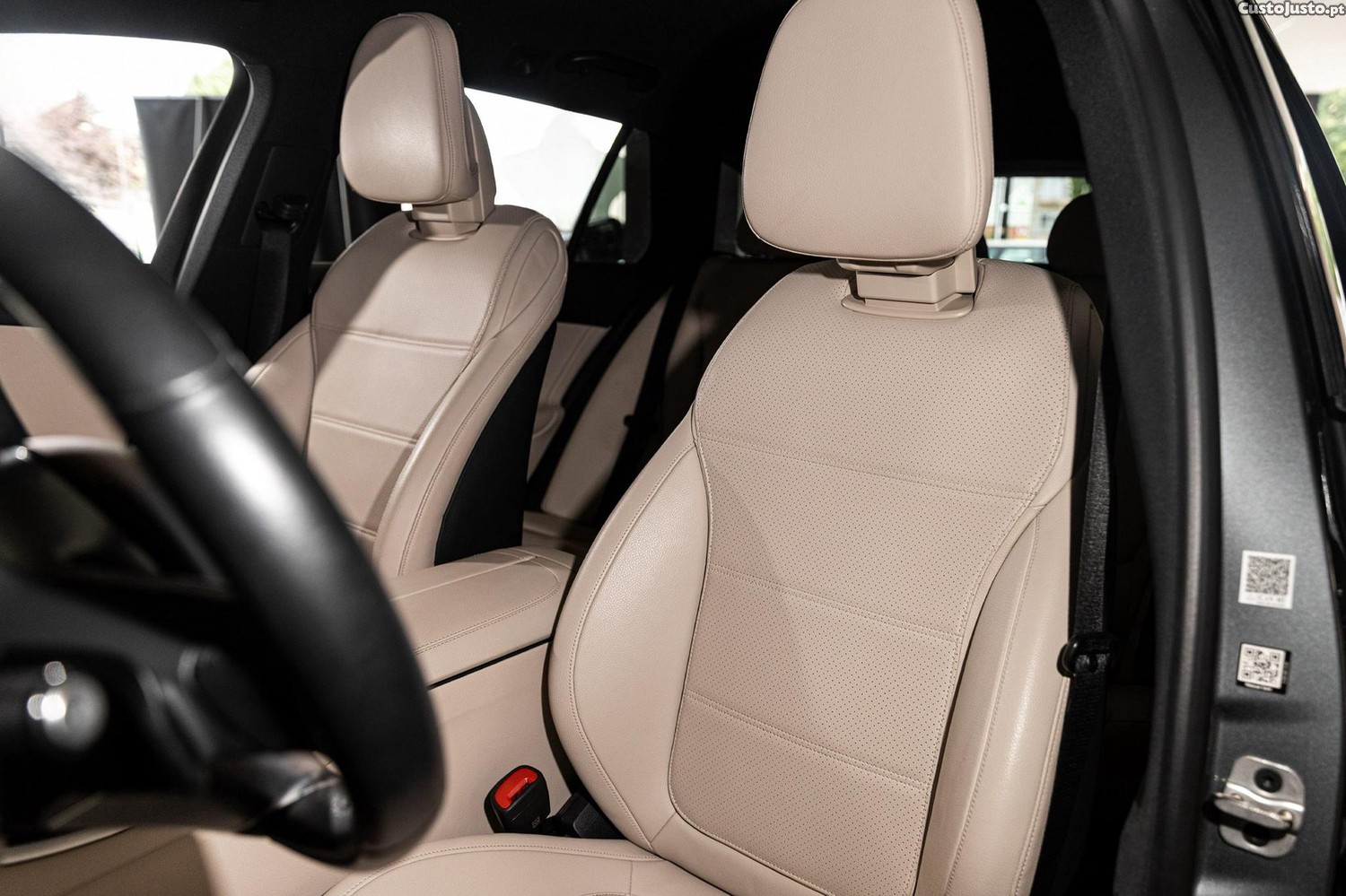 Mercedes-Benz C 300 e Avantgarde — fotografia 9