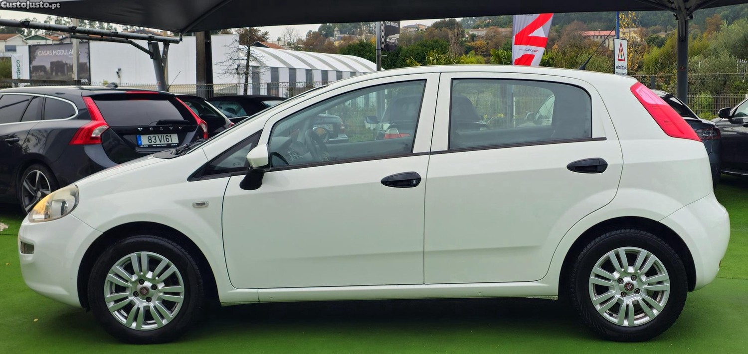 Fiat Punto 1.2 Lounge S&S Nacional — fotografia 14