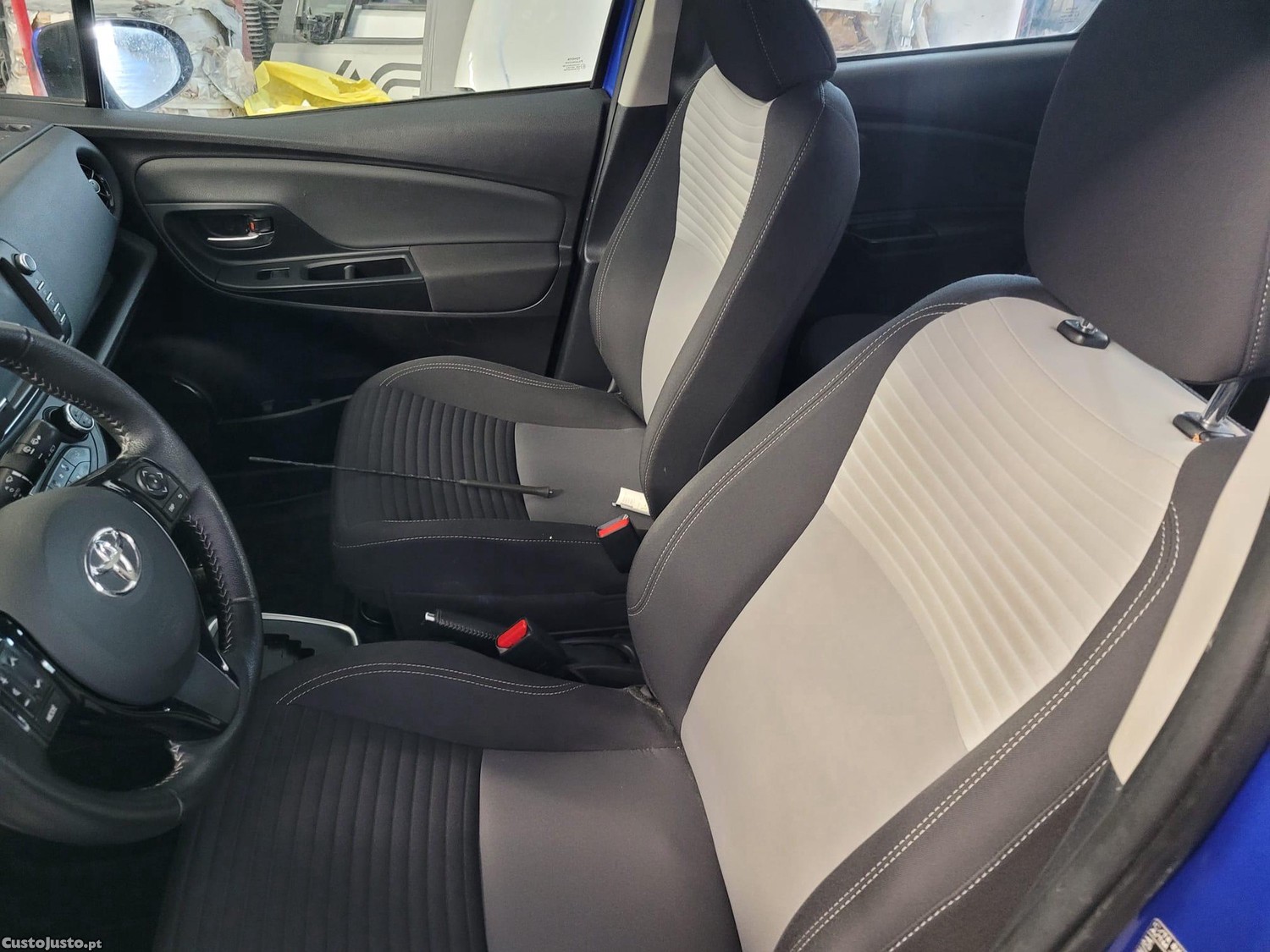 Toyota Yaris 1.5 Hybrid - GPS - Camera traseira - 18 — photo 4