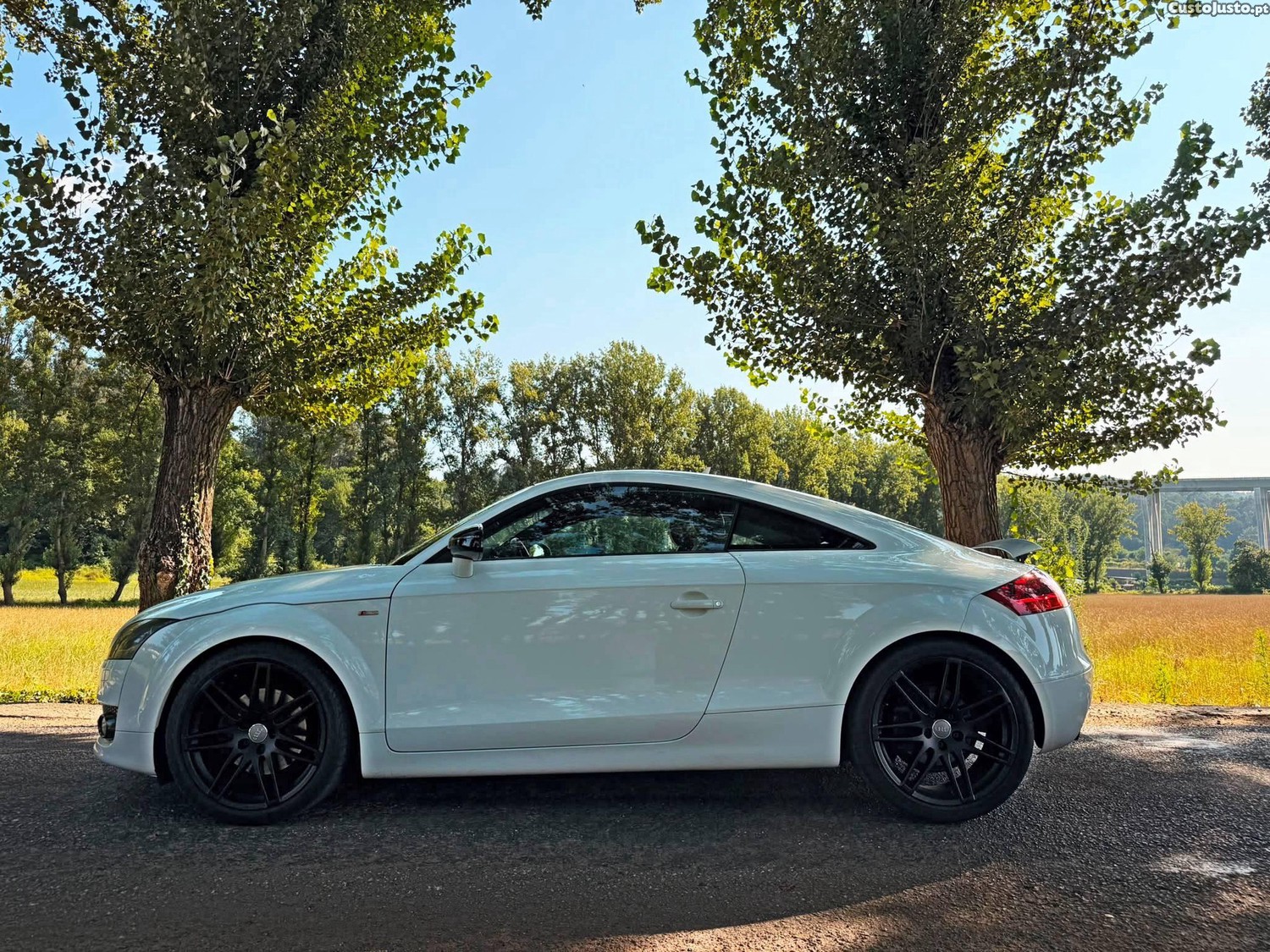 Audi TT Coupé 2.0 TFSi S-line — fotografia 26