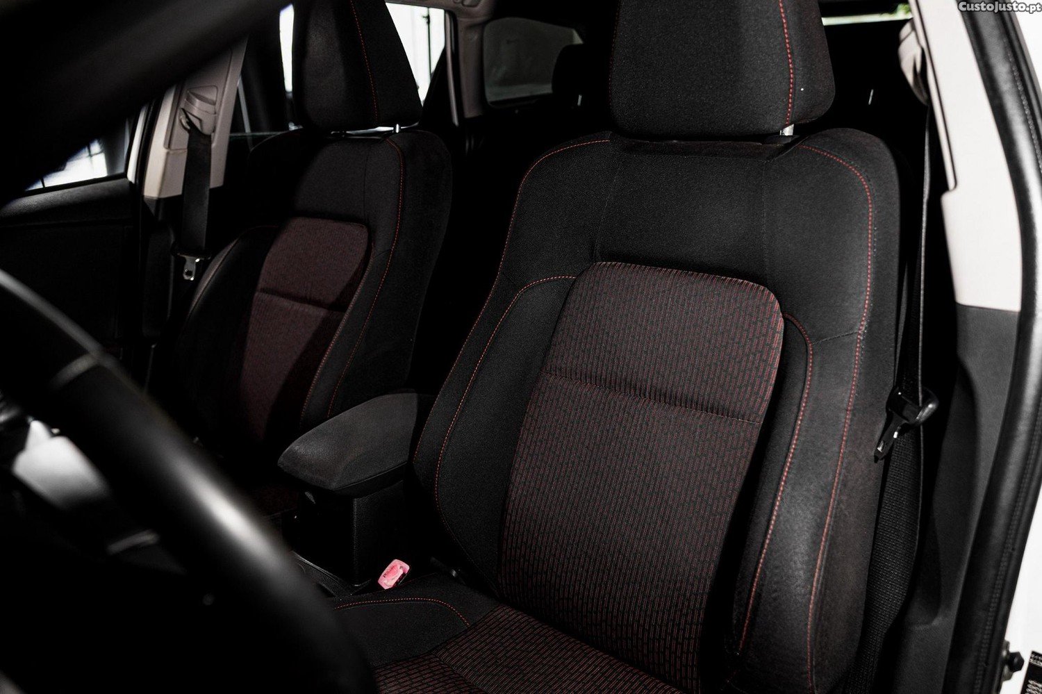 Toyota Auris 1.4 D-4D Comfort+Pack Sport — fotografia 7