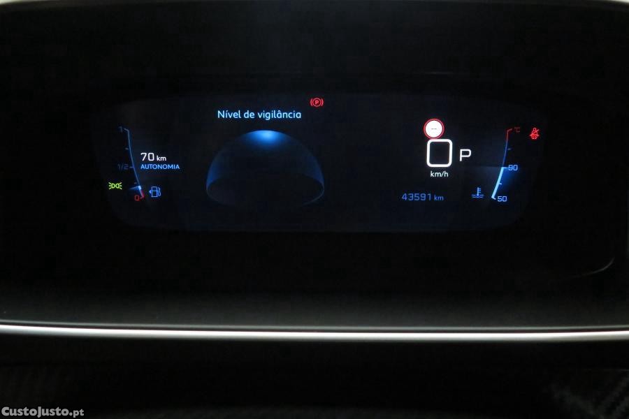 Peugeot 2008 1.2 PureTech Allure — fotografia 8