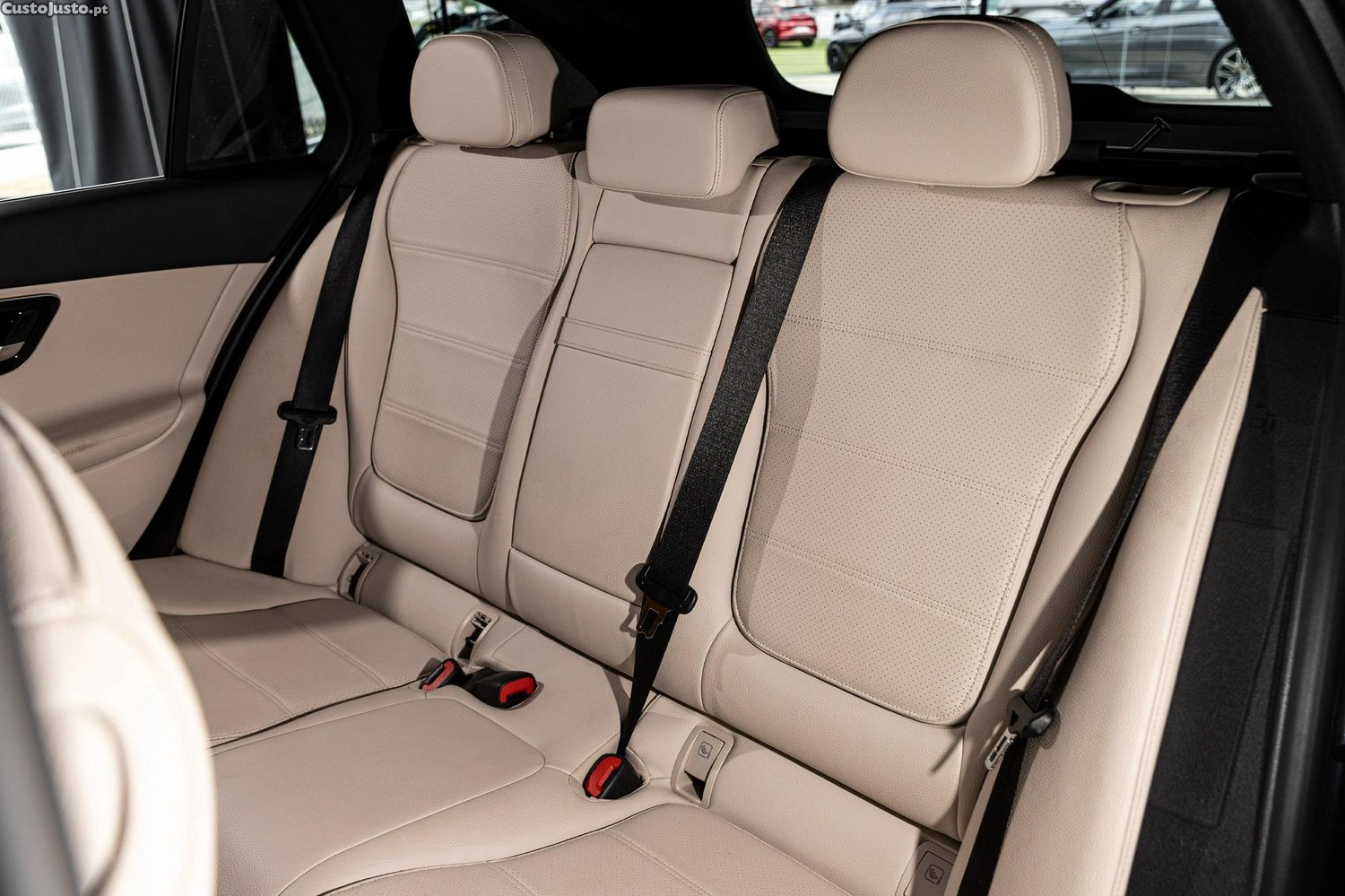 Mercedes-Benz C 300 e Avantgarde — fotografia 8