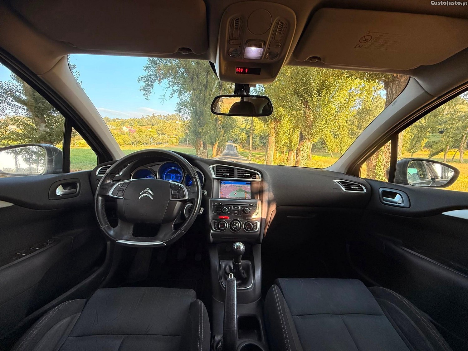 Citroën C4 1.6 HDi Attraction — fotografia 4