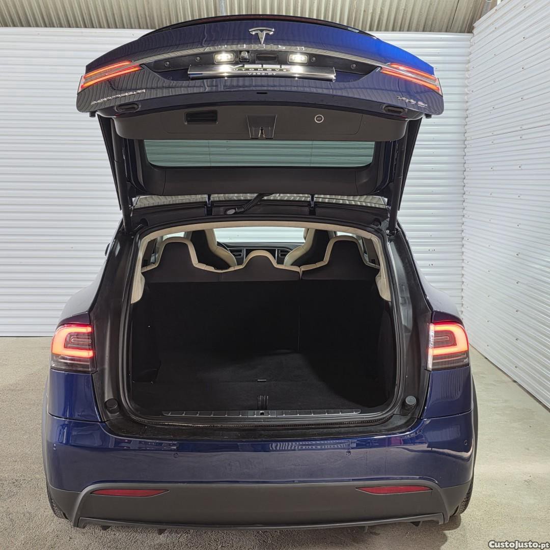 Tesla Model X 100D — fotografia 12