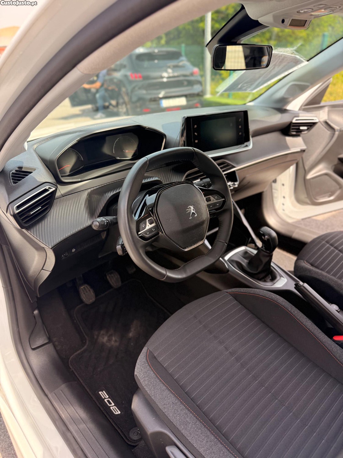 Peugeot 208 1.2 PureTech 75 — fotografia 5