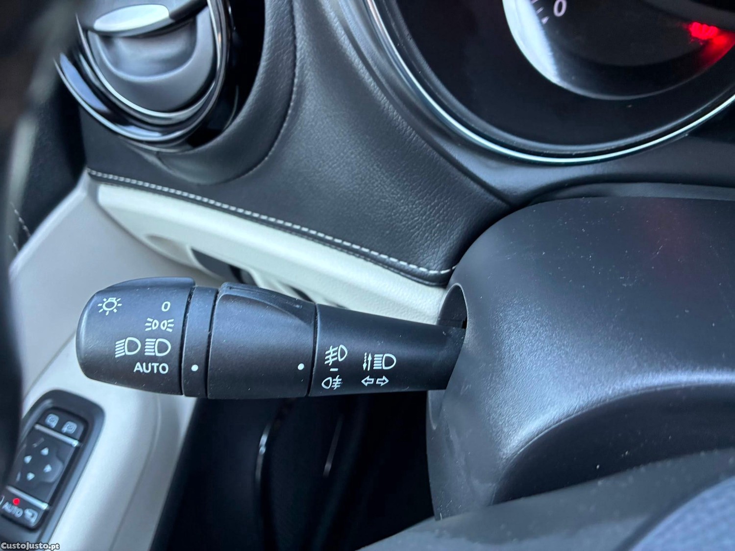 Renault Captur 1.2 TCe Initiale Paris EDC — fotografia 16