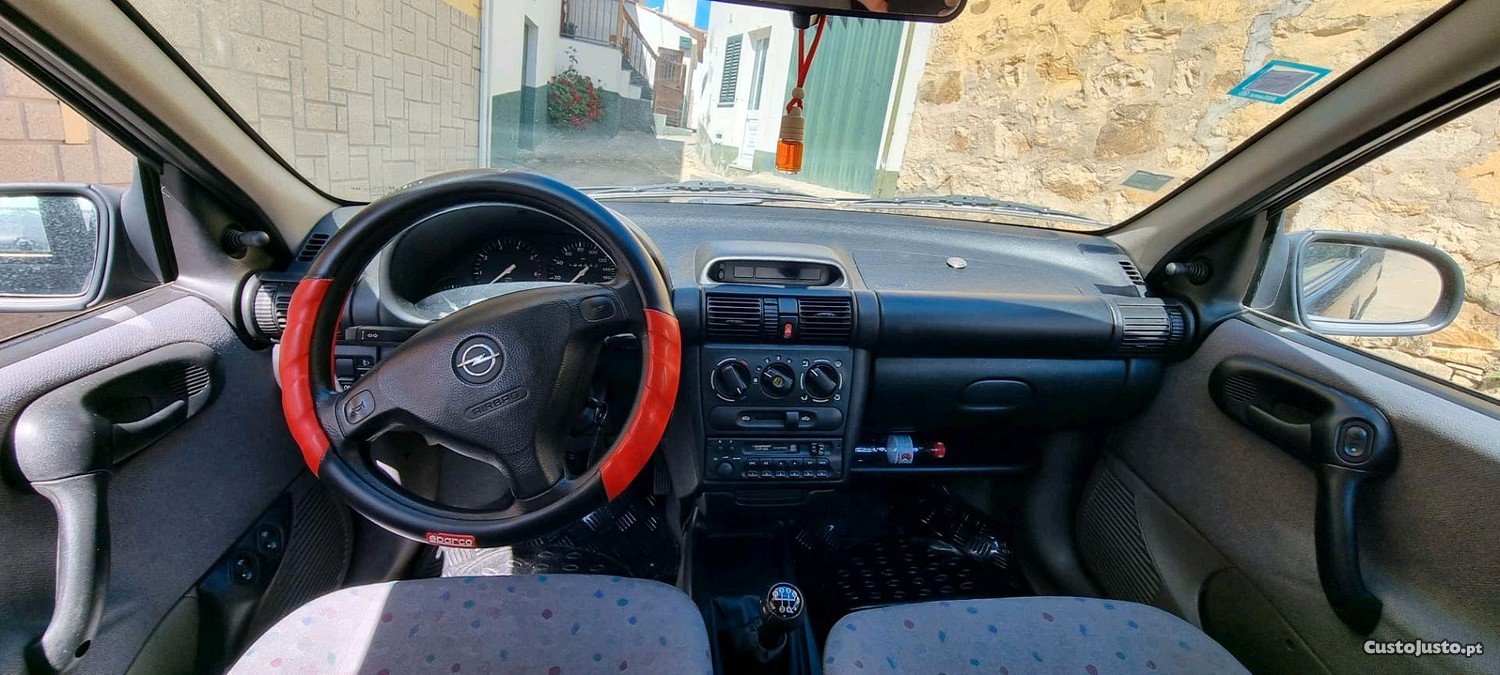 Opel Corsa B 1.2 16v — fotografia 4