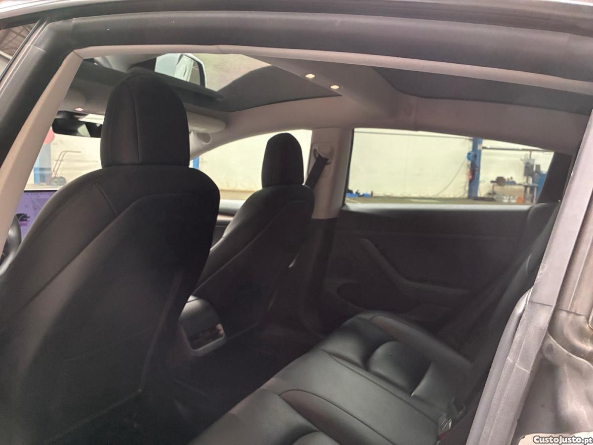 Tesla Model 3 Standard Range Plus RWD — fotografia 4